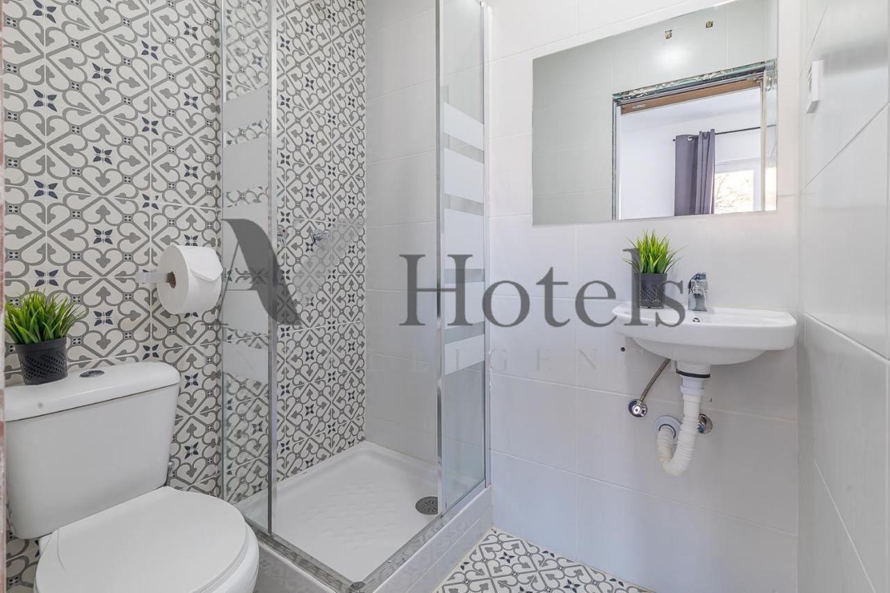Ayz Silvela - Auto Check-in Property