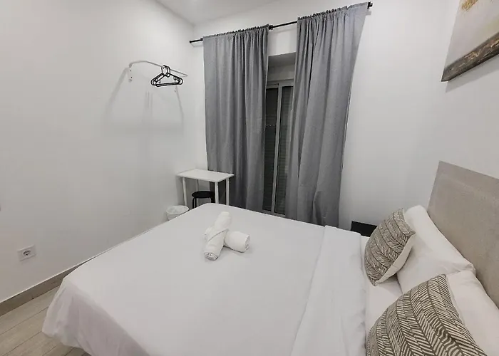 Ayz Silvela - Auto Check-In Property