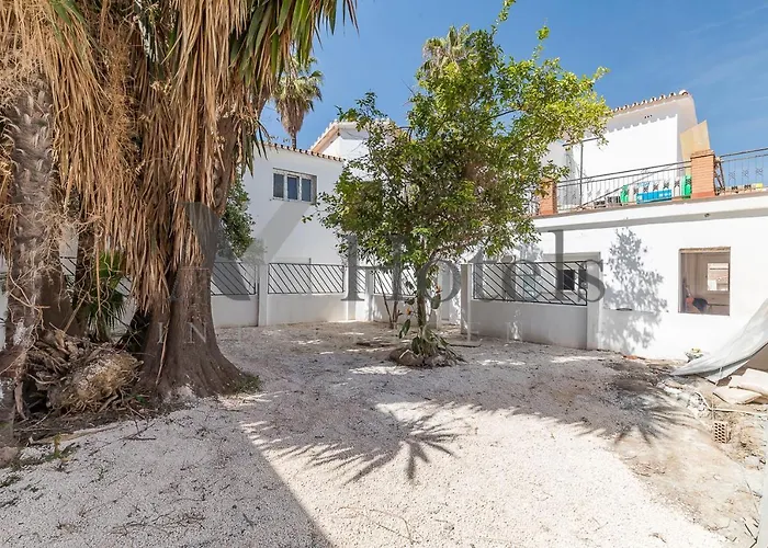 Ayz Silvela - Auto Check-In Property